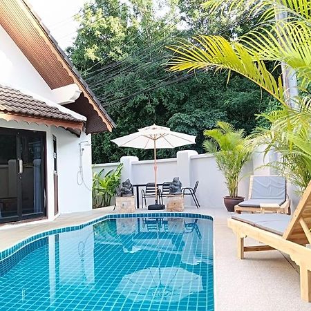 Naiharn Beach Holiday Pool Villa, Rawai Екстер'єр фото