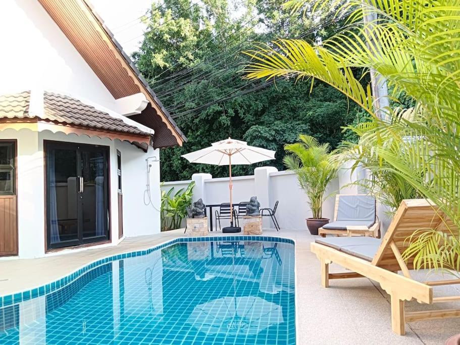 Naiharn Beach Holiday Pool Villa, Rawai Екстер'єр фото