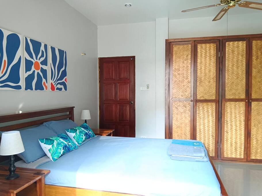 Naiharn Beach Holiday Pool Villa, Rawai Екстер'єр фото